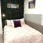Brand New Modern Flat, Heart Of University City