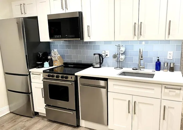 Brand New Modern Flat, Heart Of University City